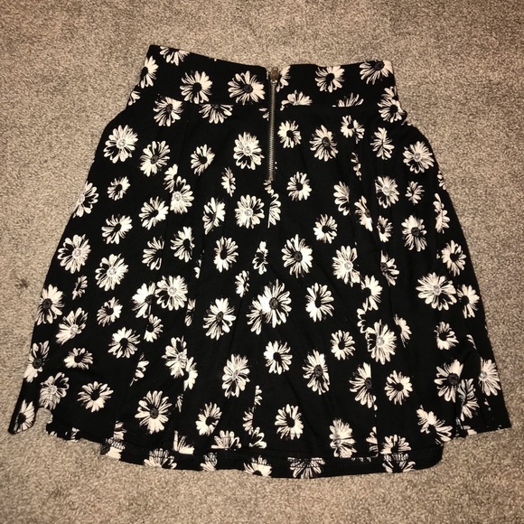 Divided daisy skirt - Picture 3 of 3